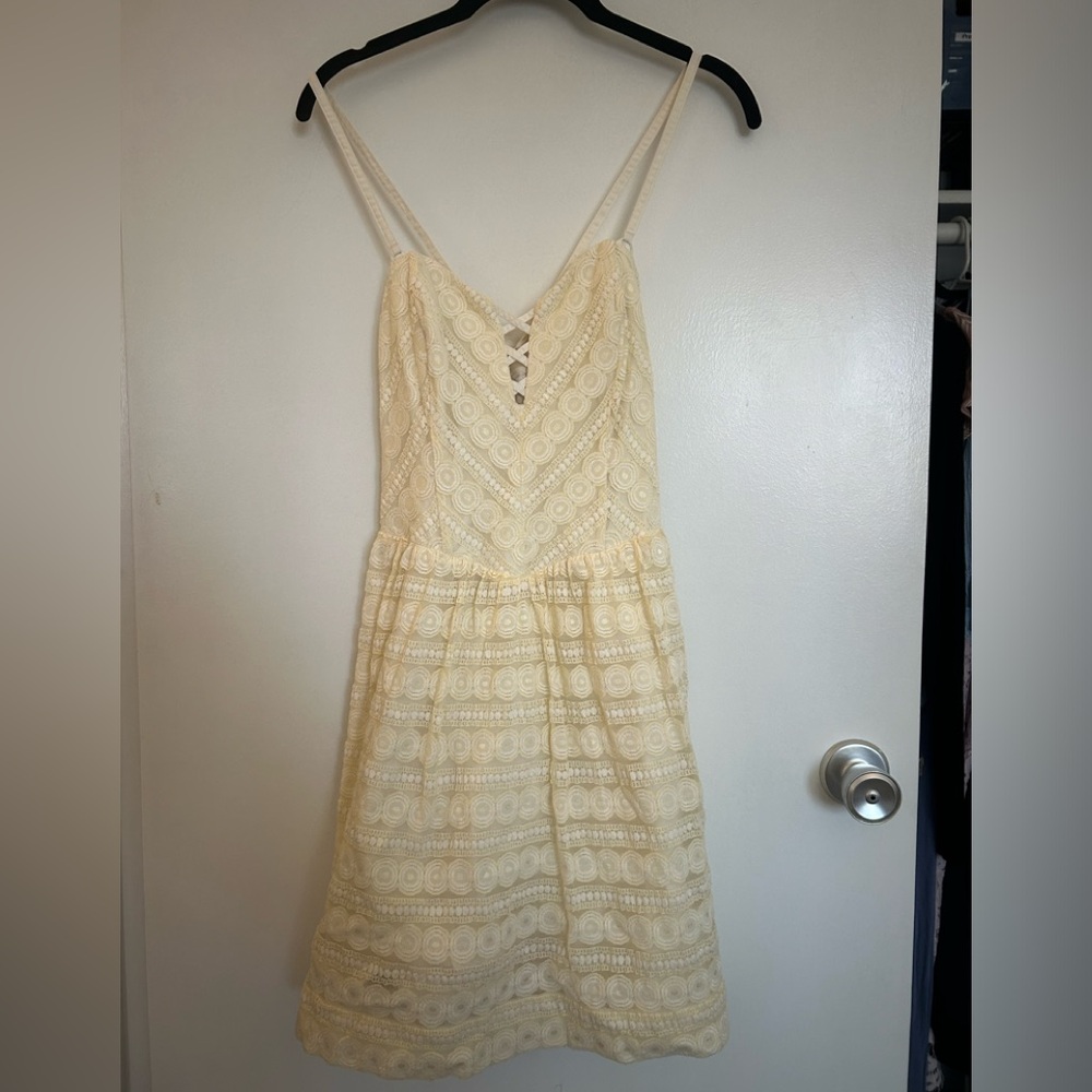 GUESS Elegant Cream Lace Dress